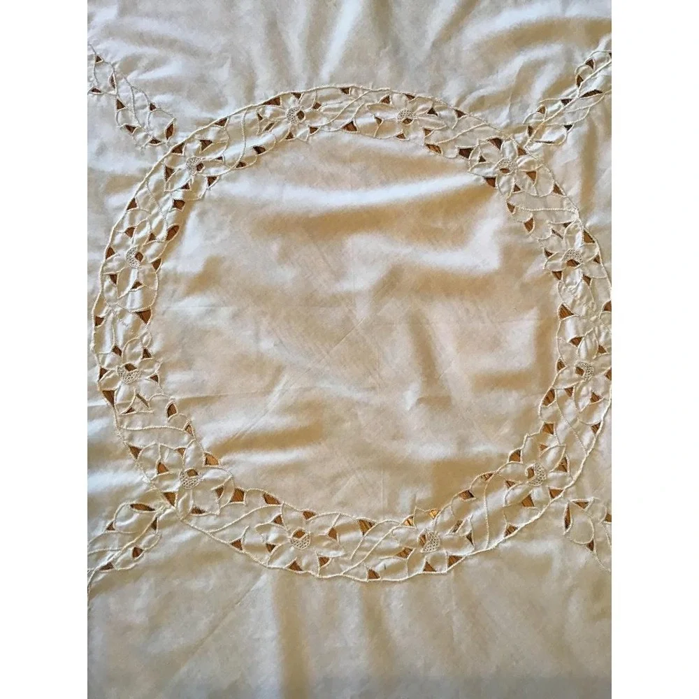 VTG Ivory Round Tablecloth & 8 Napkins Set 64